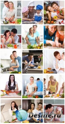 Stock Photo: (Семья на кухне) Family in the kitchen